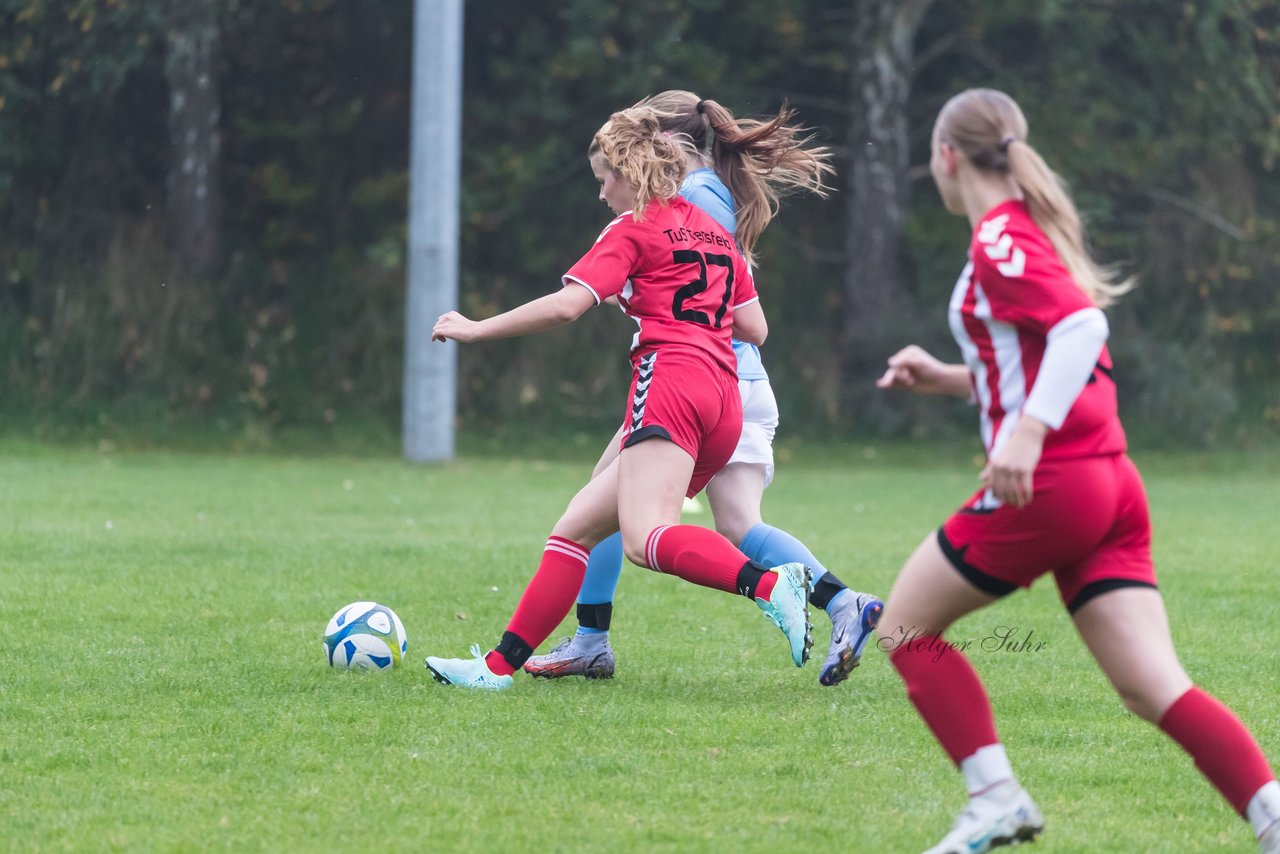 Bild 122 - wBJ TuS Tensfeld - SV Fortuna St. Juergen